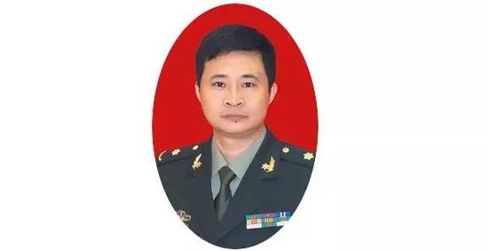 2twl-fxhupik6841289.jpg