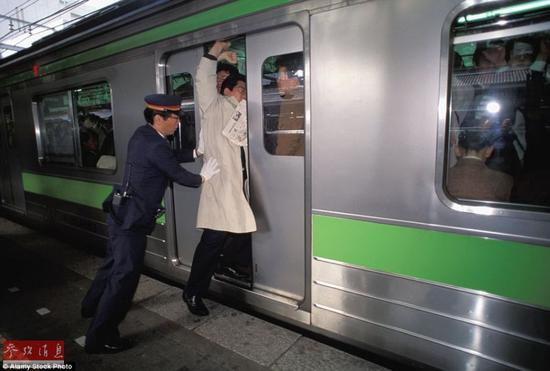 b1sj-fxirwnr6975077.jpg
