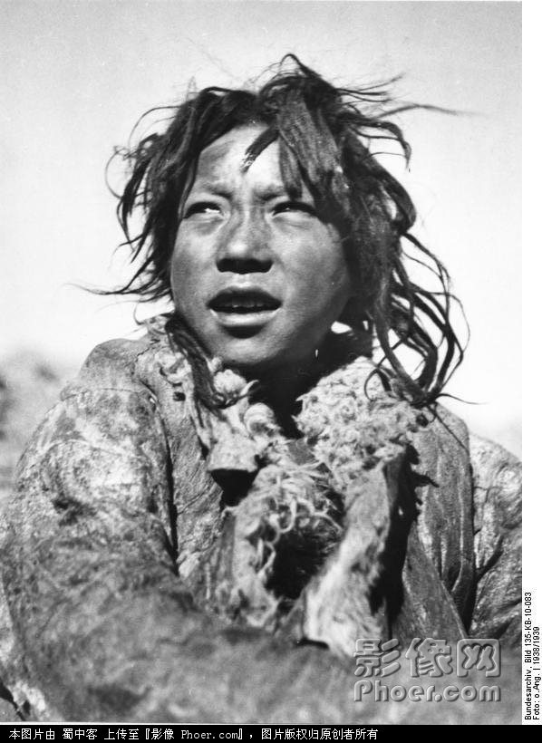 Bundesarchiv_Bild_135-KB-10-083,_Tibetexpedition,_Nomadenjunge.jpg
