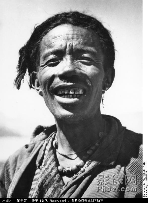 Bundesarchiv_Bild_135-KB-12-014,_Tibetexpedition,_Tibeter.jpg