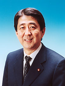 日本官房长官为避鹰派头衔自称非常喜欢中国人 日本官房长官为避鹰派头衔自称非常喜欢中国人