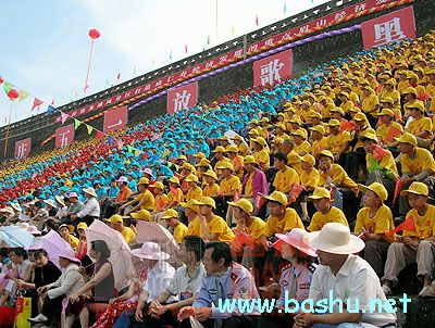 黑龙滩千人放歌迎“五一” 黑龙滩千人放歌迎“五一”
