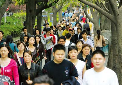 肖家湾积水塞车万人步行上班 轻轨挤满人 肖家湾积水塞车万人步行上班 轻轨挤满人