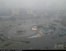 2011-1-17日：成都天府广场飘大雪