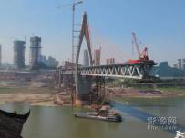 在建中的重庆千厮门嘉陵江大桥